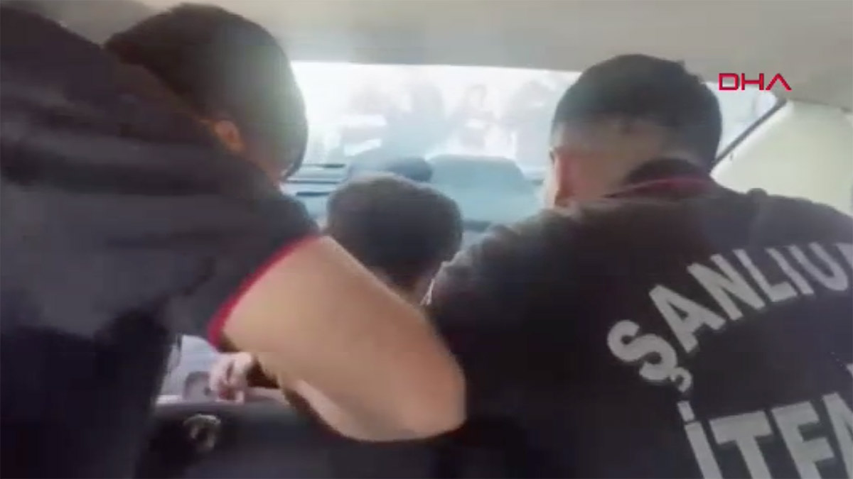 Arabayla sokak sokak aradıkları çocuk otomobilin bagajından çıktı