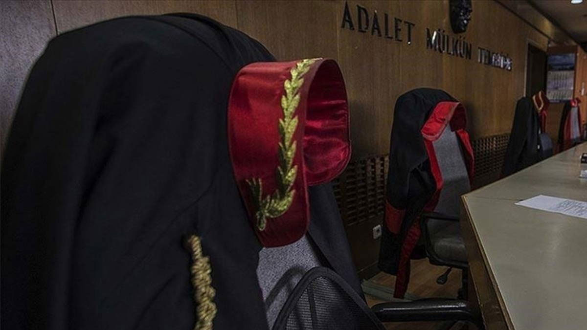 Duruşma sırasında yere yığılan savcı hayatını kaybetti