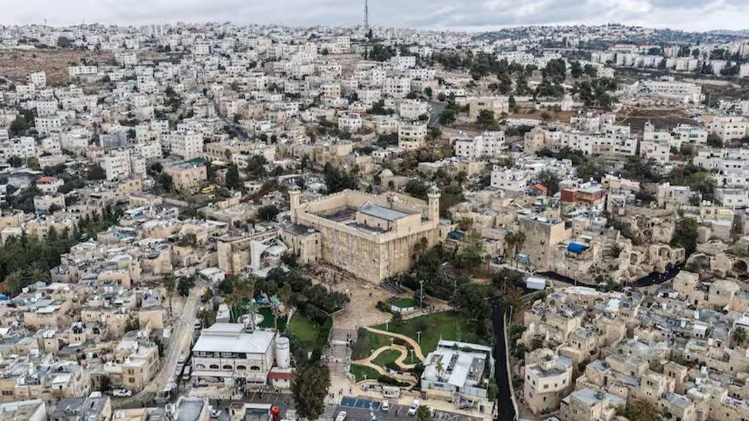 Batı Şeria’da tepki çeken hamle: İbrahimi Camii’nin yetkileri İsrail’e geçti