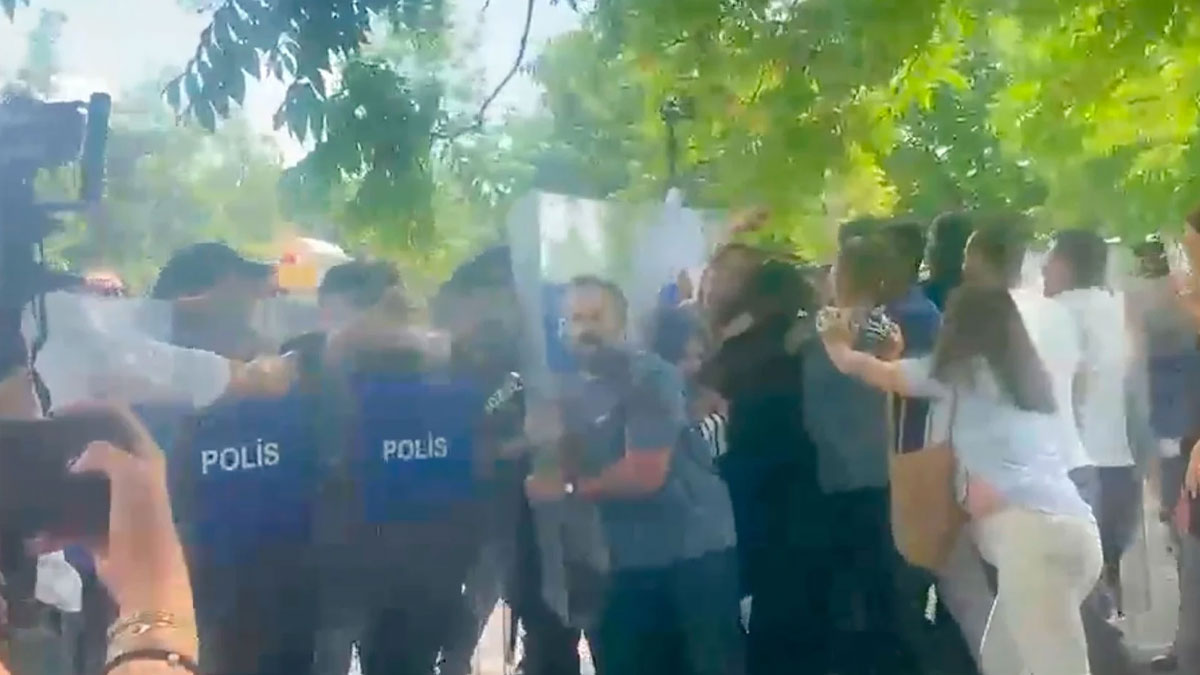 Açlık grevindeki öğretmenlere polis müdahalesi: 14 gözaltı