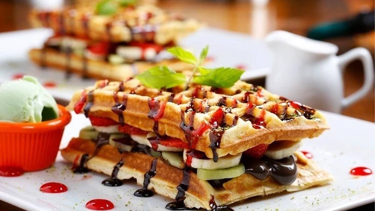 Dışarıda dünyanın parasını ödemeyin! Tost makinesinde tam ölçülü ev yapımı waffle tarifi
