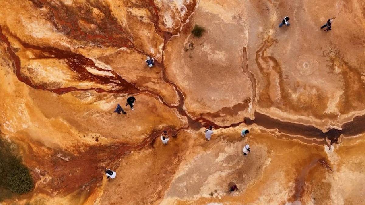 Tarihe adını veren bölge kırmızı tonuyla büyülüyor! Dünyanın nadir oluşumlarından