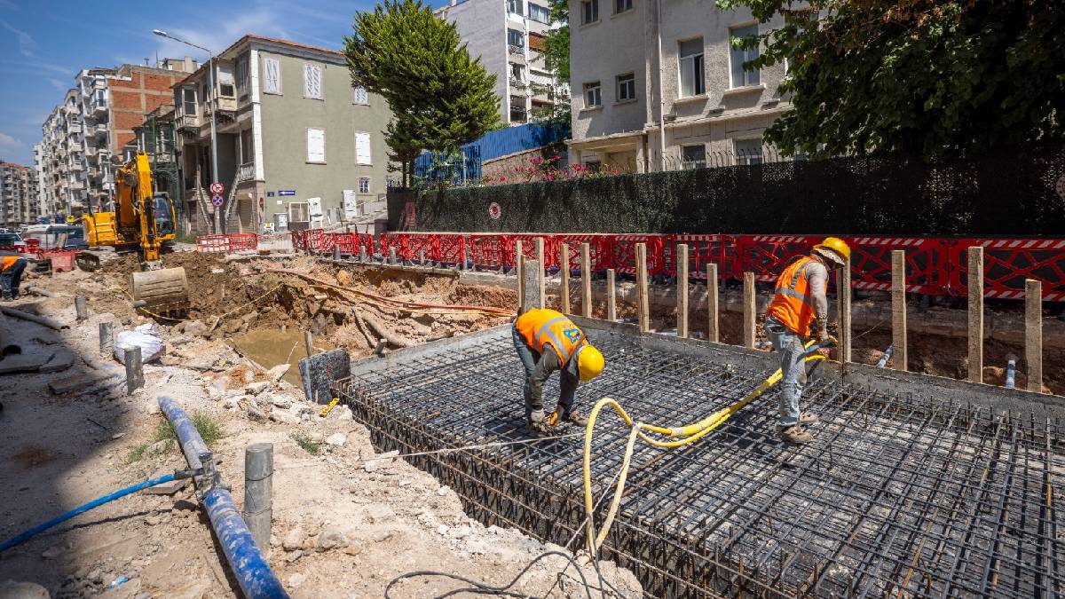İzmir’de 3 milyar liralık alt yapı dönüşümü sürüyor