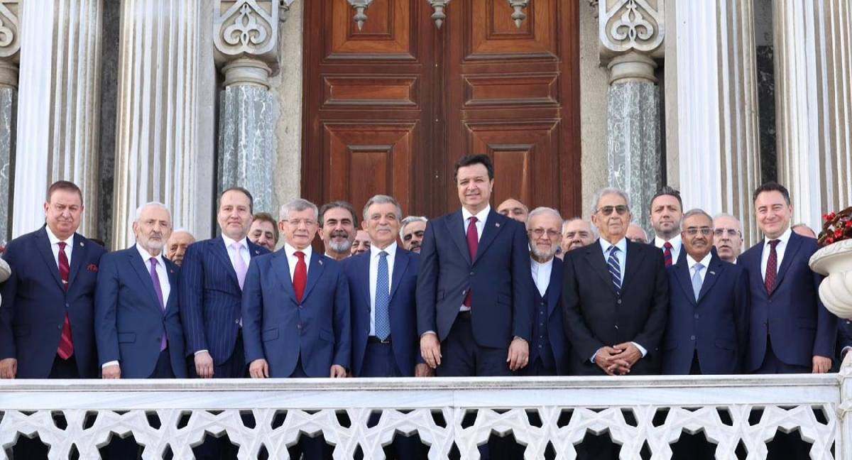 Liderlerden dikkat çeken D-8 karesi: Gül, Davutoğlu, Babacan, Arıkan ve Erbakan aynı fotoğrafta