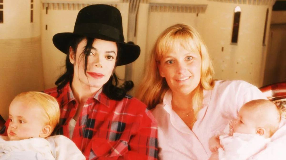Michael Jackson’ın eski eşi Debbie Rowe uzun süre sonra görüntülendi: 67 yaşındaki Rowe’un son hali dikkat çekti