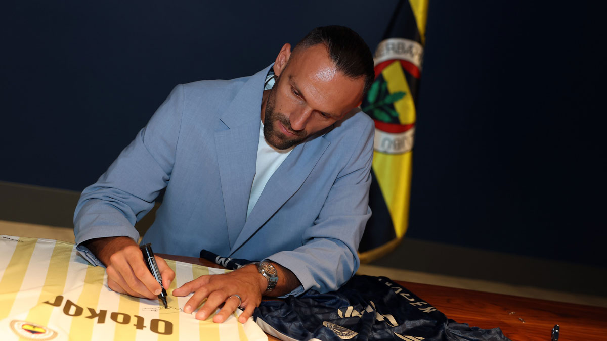 Vedat Muriqi resmen Fenerbahçe'de