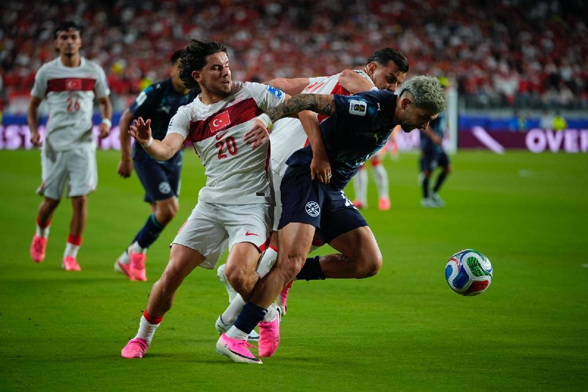 Dünya Türkiye-Paraguay maçını konuşuyor: Tüm kuralları ihlal ettiler