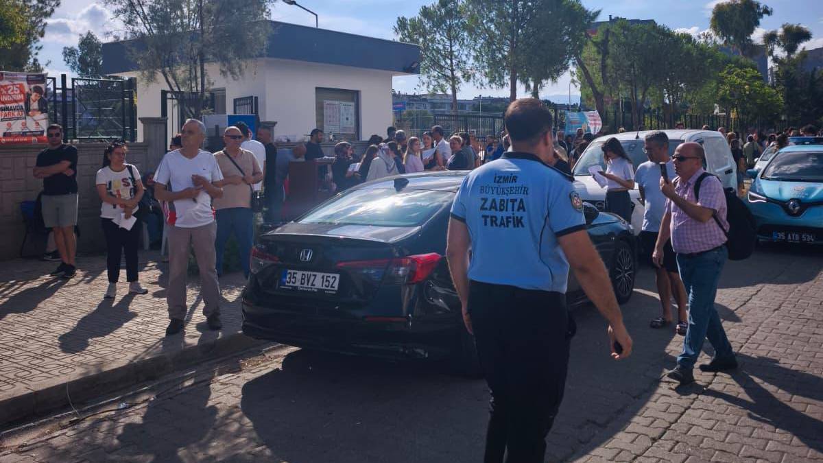 21 sınav merkezinde önemli görev: İzmir Büyükşehir Zabıtası YKS için sahada