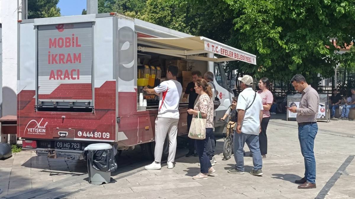Efeler Belediyesinden öğrencilere ve velilere serinleten destek