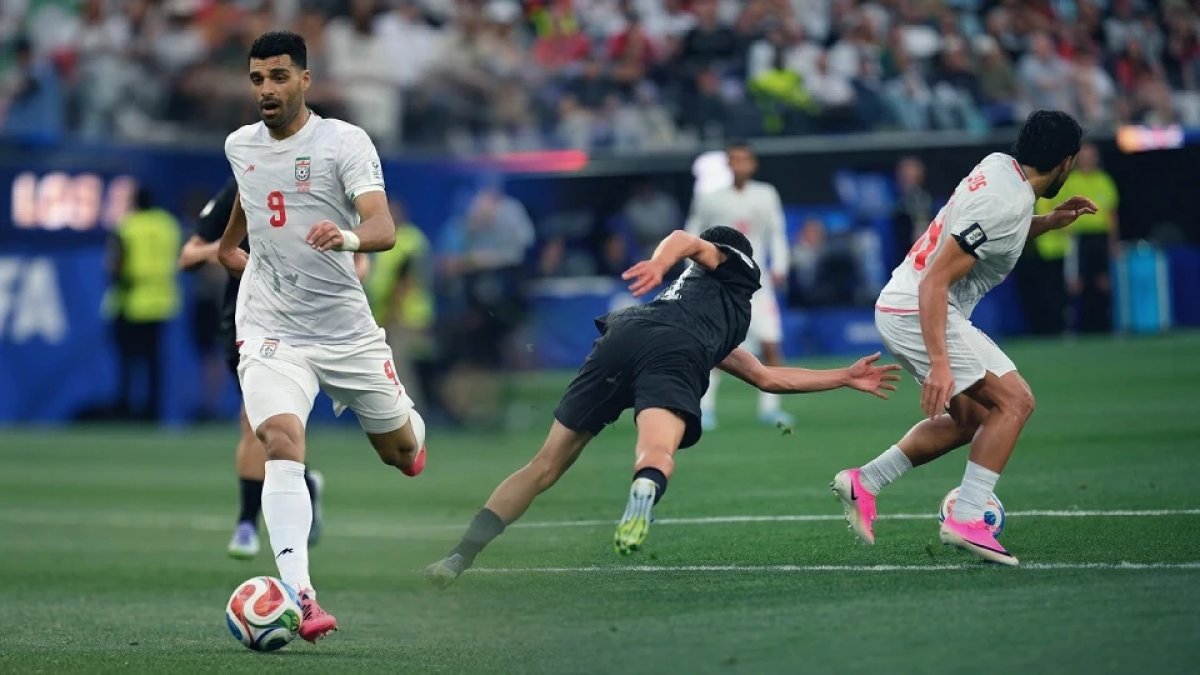 İran Milli Futbol Takımı ABD'de protestolarla karşılandı