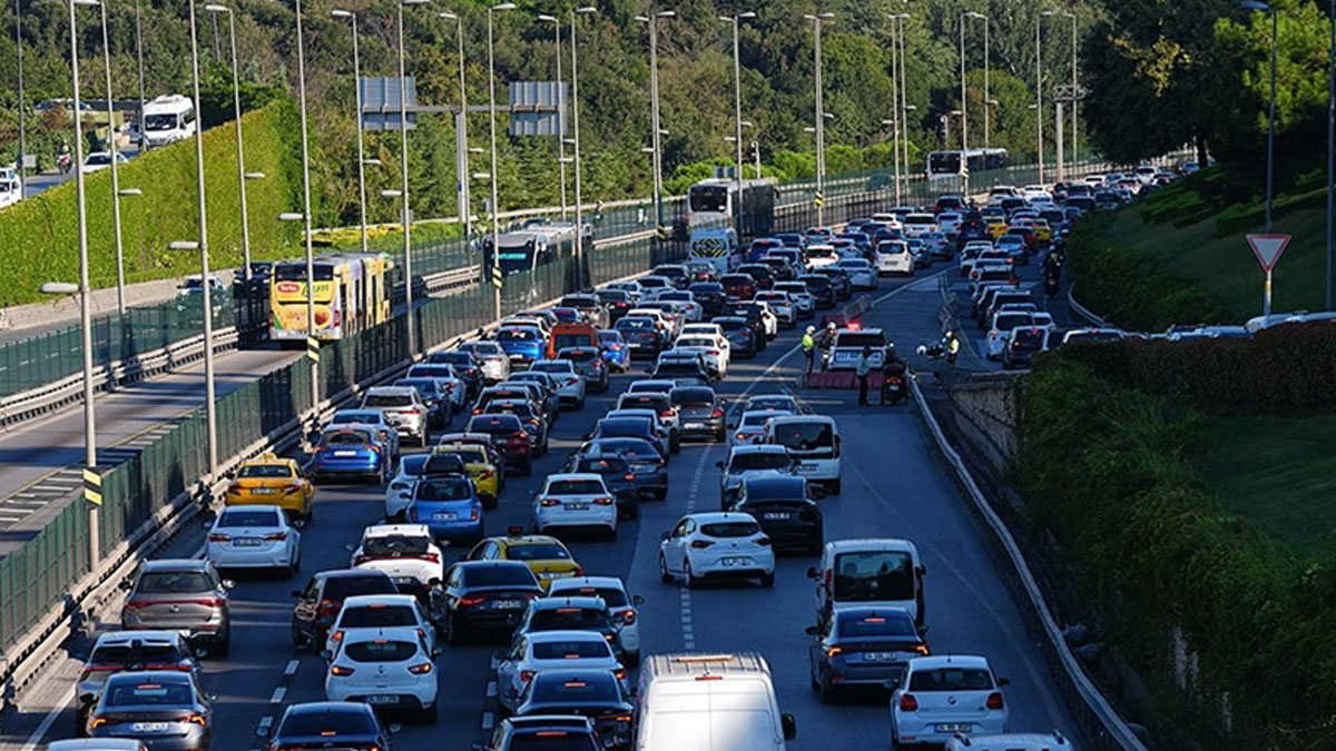 İstanbul’da haftanın ilk iş gününde trafik yoğunluğu