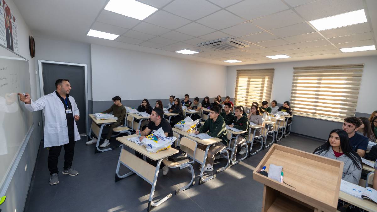 Mersin Büyükşehir’in ücretsiz LGS ve YKS hazırlık kursları için ön kayıtlar sürüyor
