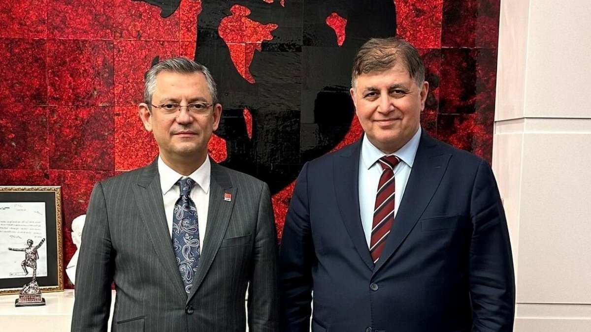 Özgür Özel yeni parti mi kuruyor? İzmir Belediye Başkanı Cemil Tugay rotasını çizdi