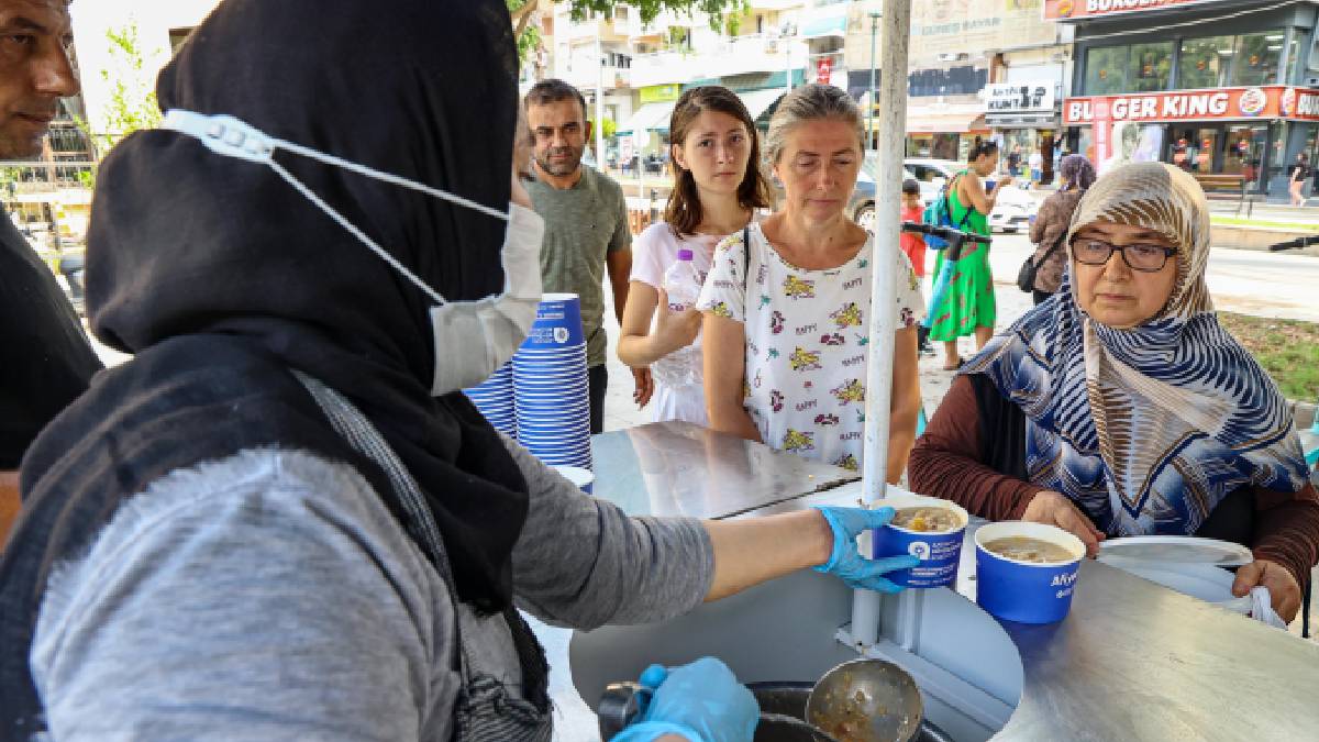 Antalya Büyükşehir Belediyesinden Muharrem Ayı boyunca aşure ikramı