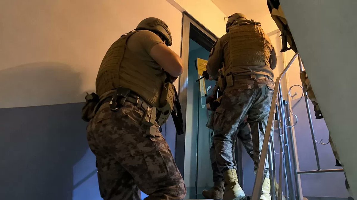 "Şapkalılar" suç örgütüne operasyon: Aralarında 4 avukatın da bulunduğu 24 şüpheli adliyeye sevk edildi