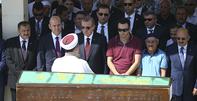 Kocatepe Camisi'nde çalışan baş imam hatibi Kadir Temel son yolculuğuna uğurlandı
