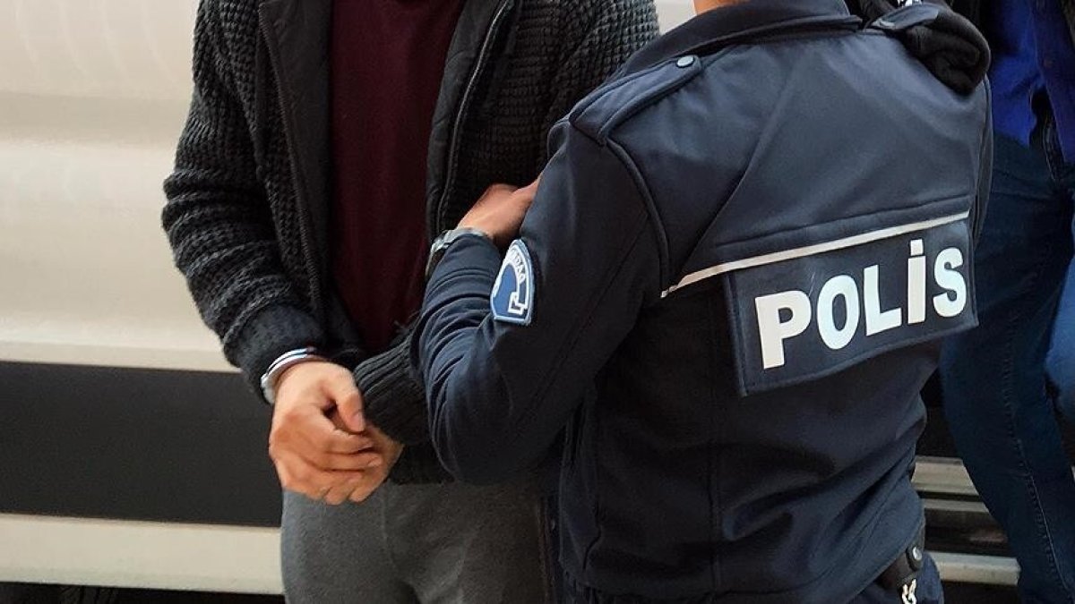 8 ilde 'sahte belgelerle ikamet izni' operasyonunda 64 gözaltı