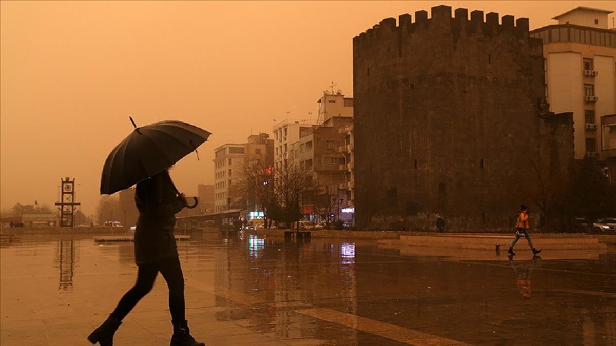 Meteoroloji'den sarı uyarı: Fırtına, sağanak ve toz taşınımı bir arada