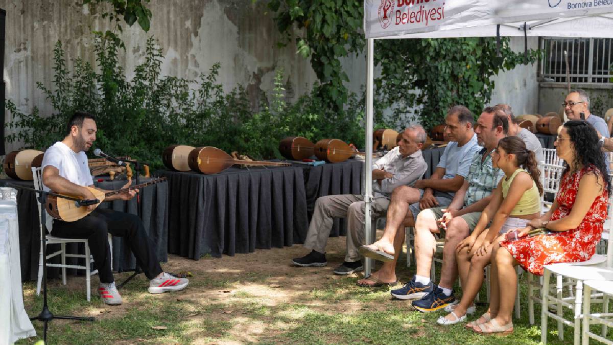 Bornova’da çalgı yapımının büyüsü yaşandı