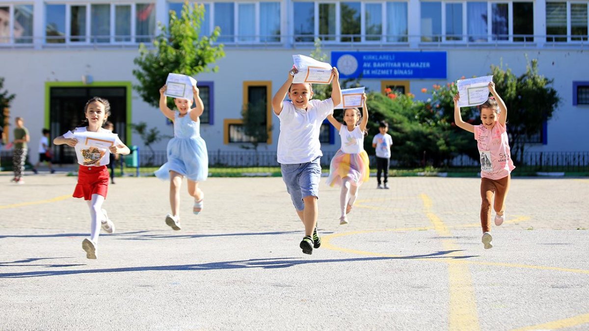 MEB Yaz Tatili Takvimini Duyurdu: 18 Milyon öğrenci 26 Haziran'da karne alıyor, yeni dönem ne zaman başlayacak