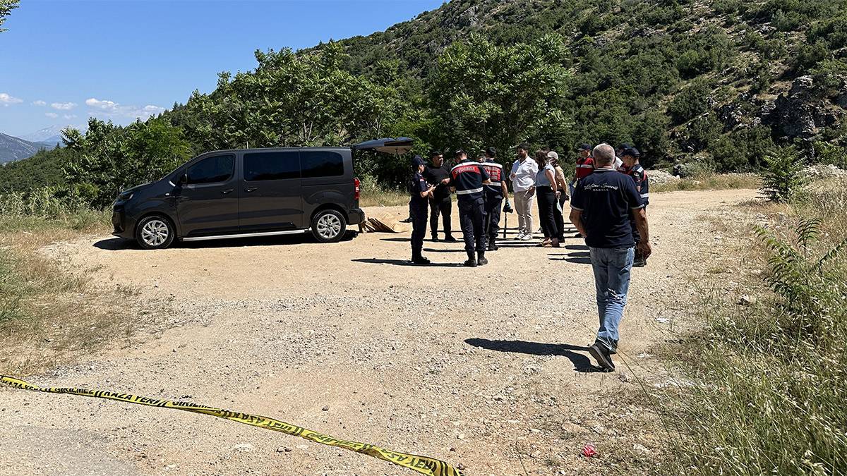 Isparta'da şüpheli olay! Araçtan 2 ceset çıktı