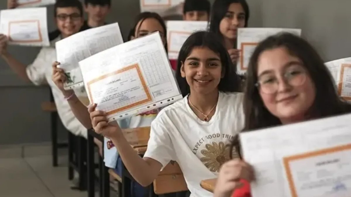 Milyonlarca öğrenci için geri sayım başladı: 2026 karneler ne zaman, saat kaçta dağıtılacak? İşte MEB dev yaz tatili takvimi
