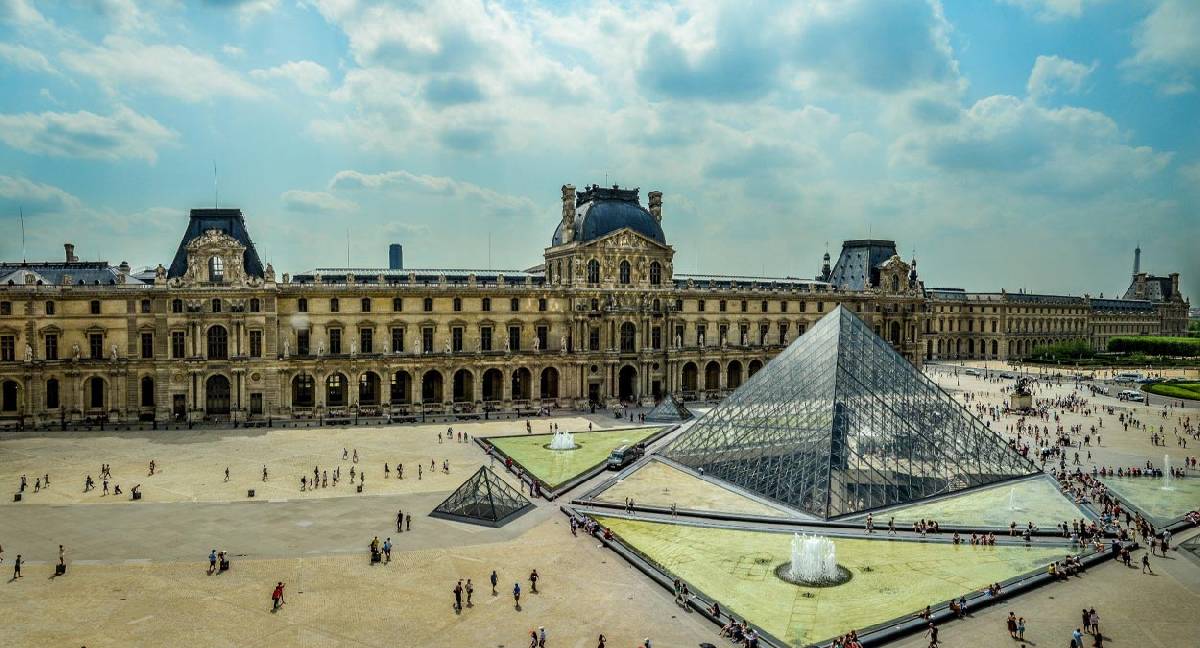 Louvre Müzesi aşırı sıcaklar nedeniyle erken kapanacak
