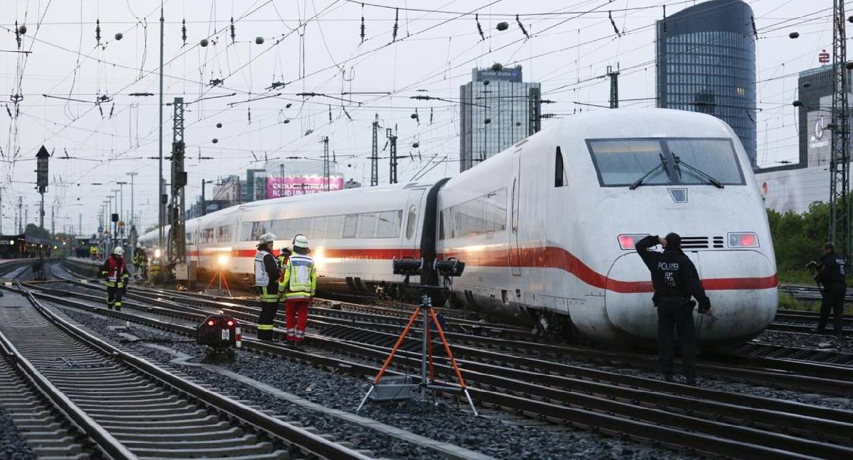 Almanya'da telsiz arızası nedeniyle tren seferleri durduruldu