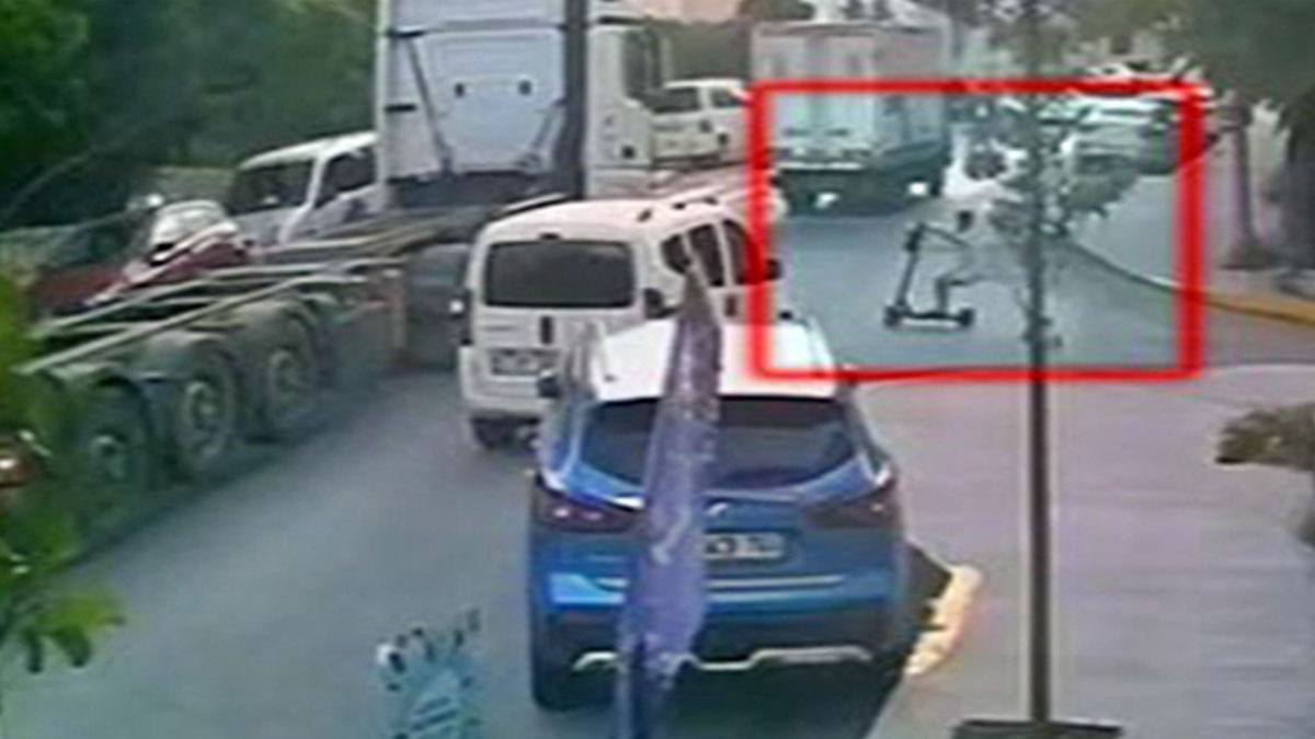 e-Scooter ile yola fırlayan çocuk tırın altında 2 metre sürüklendi