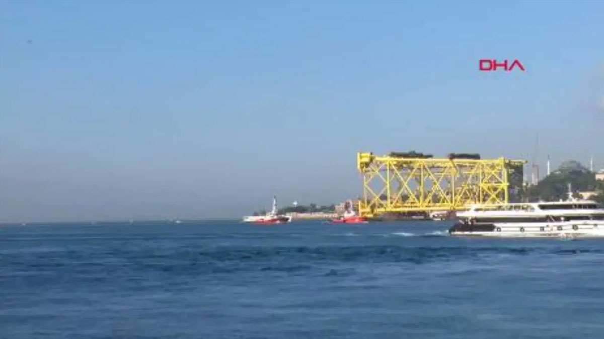 İstanbul Boğazı'nda gemi trafiği durduruldu