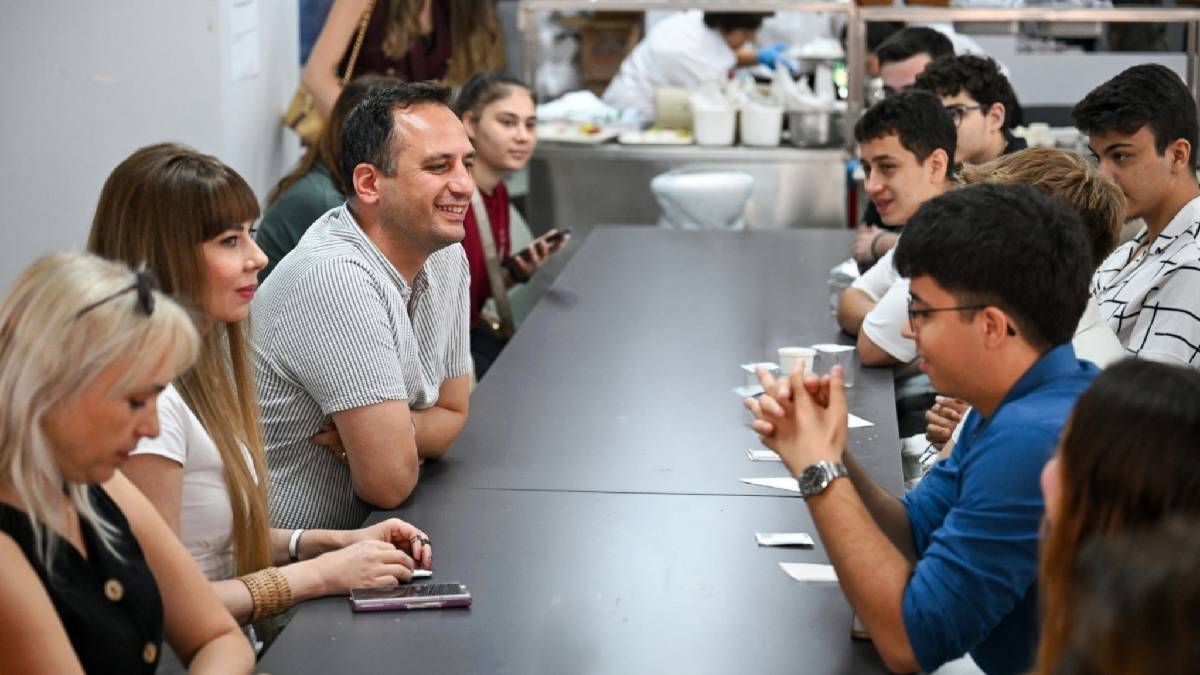 Geleceğin üniversitelileri Gençlik Merkezi’nde Başkan Eşki buluştu