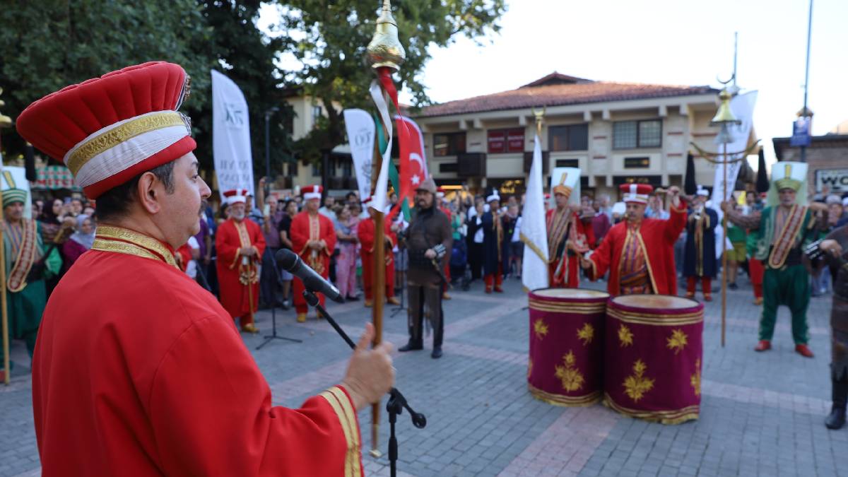 Mehter sesleri bu kez Gazi Orhan Parkı’ndan yükseldi