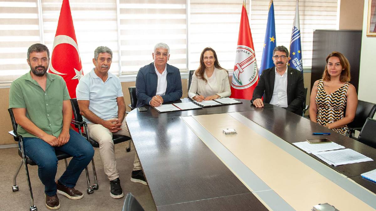 Karşıyaka’da Toplu İş Sözleşmesi’ne imzalar atıldı