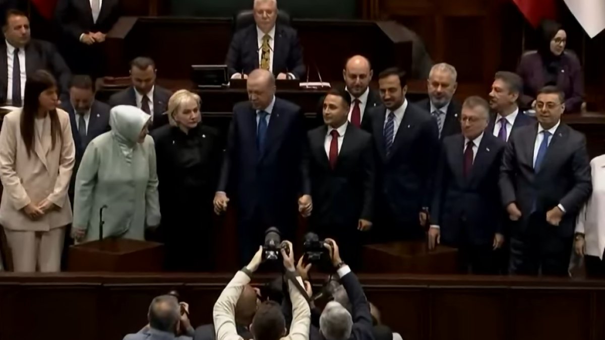 CHP'den istifa eden Nimet Özdemir AK Parti'ye katıldı