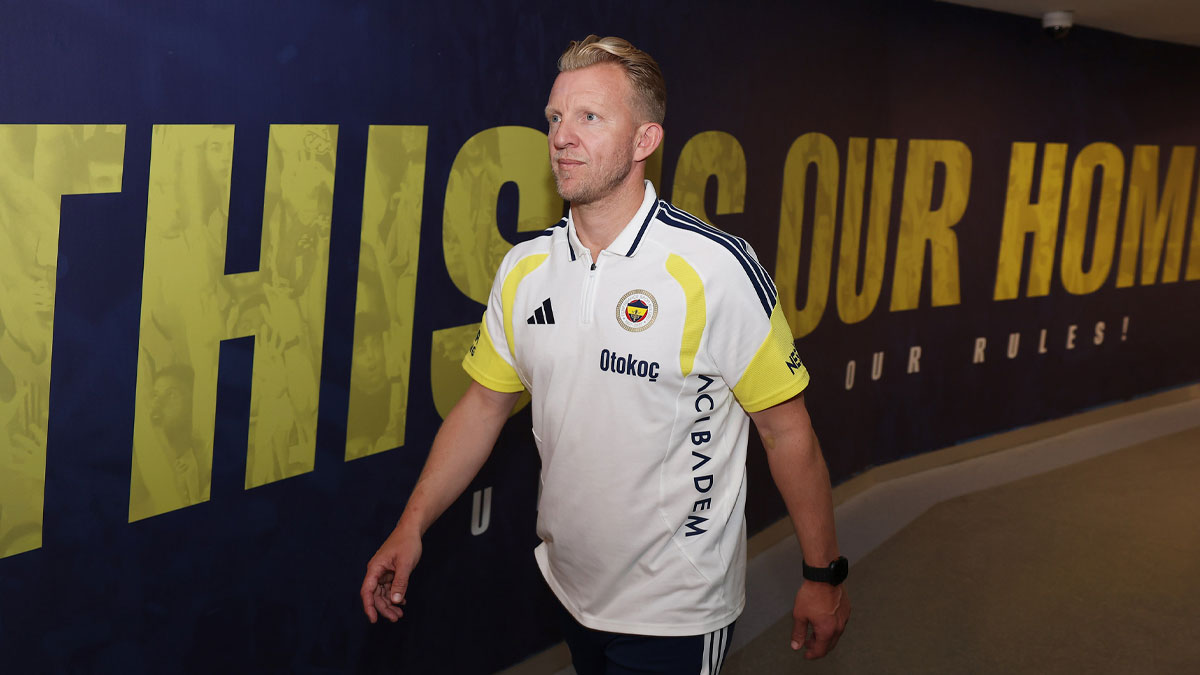 Dirk Kuyt, Fenerbahçe’de yardımcı antrenörlük görevine başladı