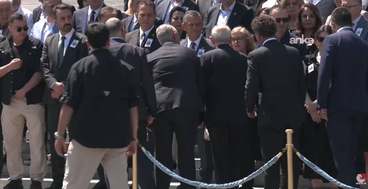 Mutlak butlan sonrası ilk temas: Kılıçdaroğlu ve Özel Meclis’te tokalaştı