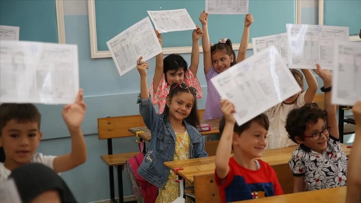 Yaz tatili başlıyor: 18 milyon öğrenci bugün karne alacak