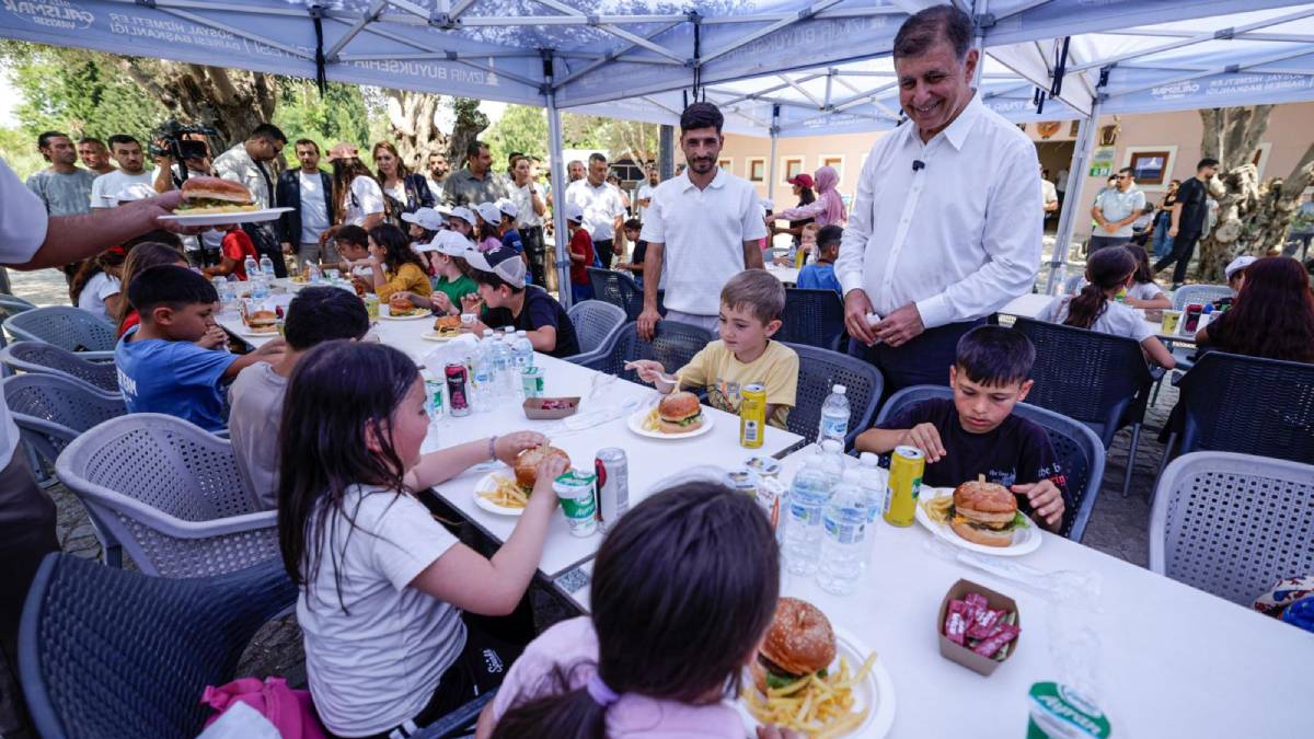 Başkan Tugay sözünü tuttu, çocukların yüzü güldü