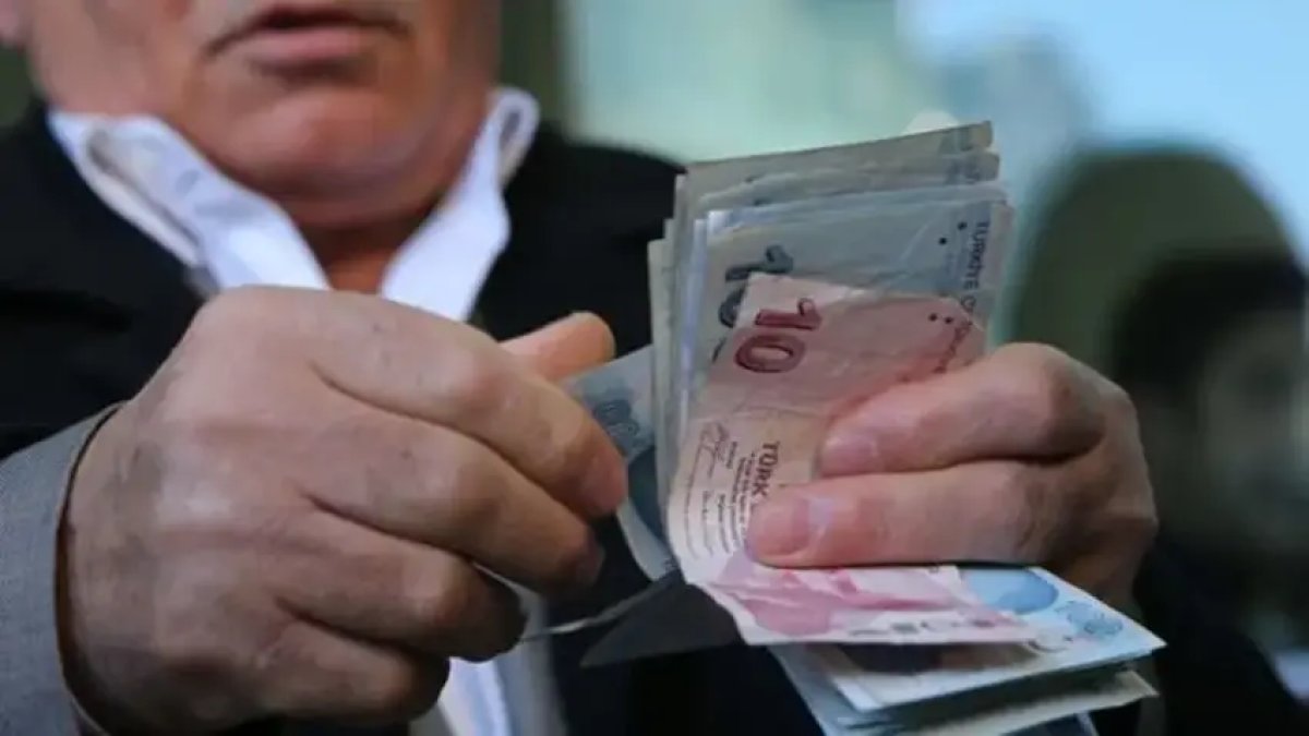 Emekli maaşı alanlar hemen e-Devlet'ine baksın: SGK haber bile vermeden maaşları iptal ediyor: Yatırdığınız paralar da yanıyor