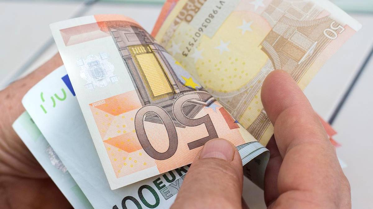 Bir ulusal para birimi daha tarihe karışıyor: Euro'ya geçiş için tarih belli oldu