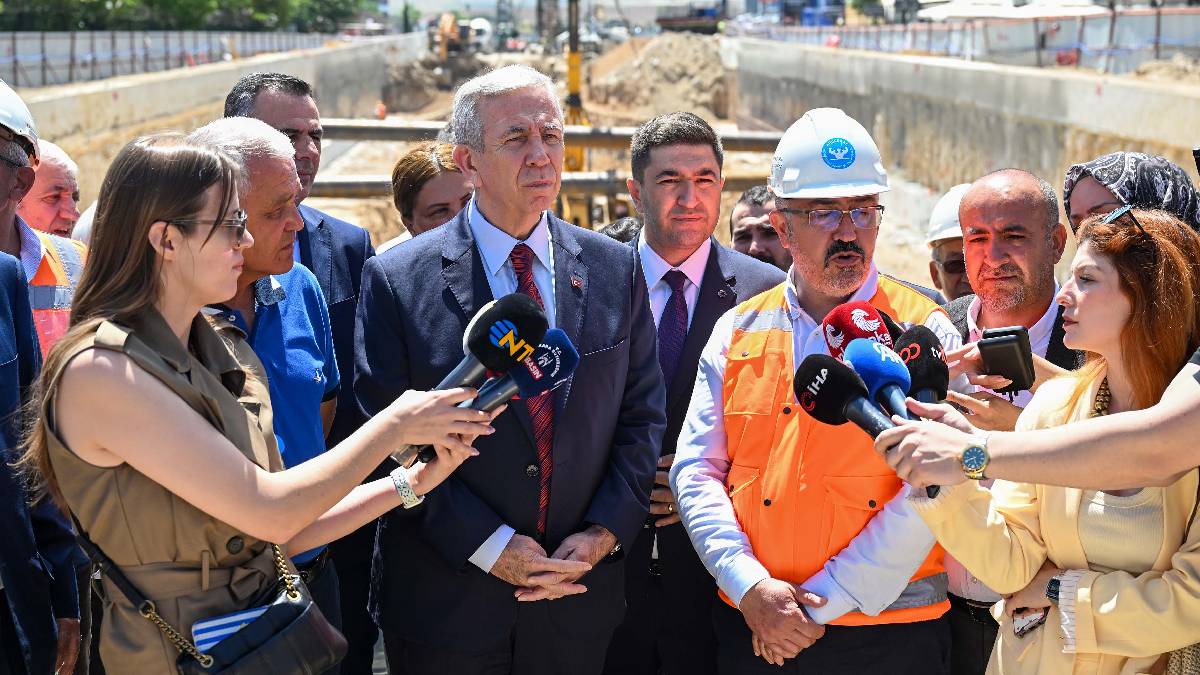Mansur Yavaş, Mamak Metrosu’nda incelemelerde bulundu