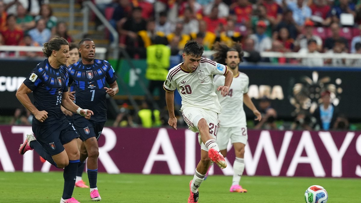 İspanya Uruguay’ı tek golle geçti, gruptan lider çıktı