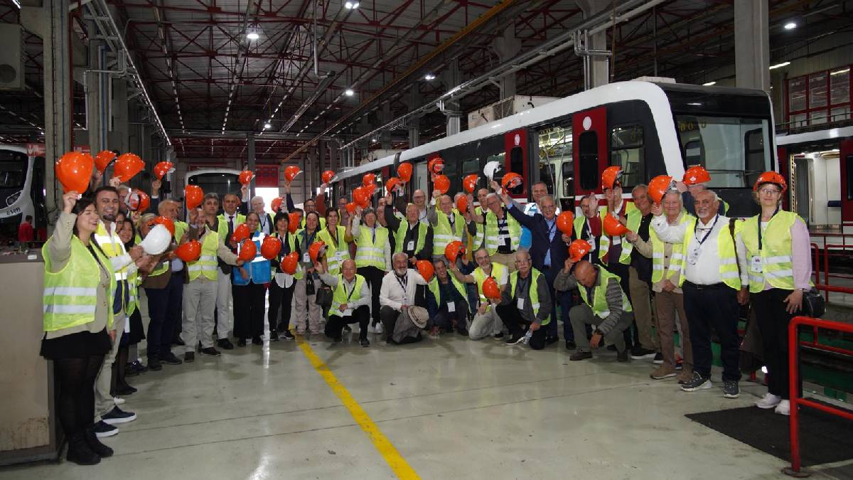 İzmir Metro’nun bilgisi dünyaya ray oldu