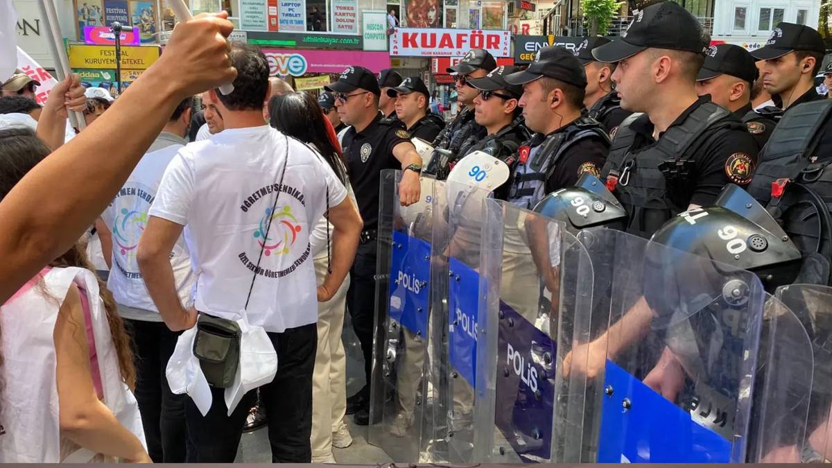 13 gündür açlık grevini sürdüren öğretmenler açlık grevini sonlandırdı