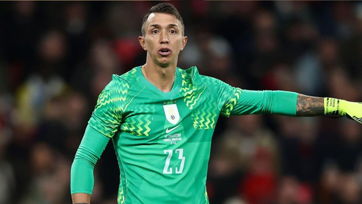 Muslera Uruguay taraftarından özür diledi