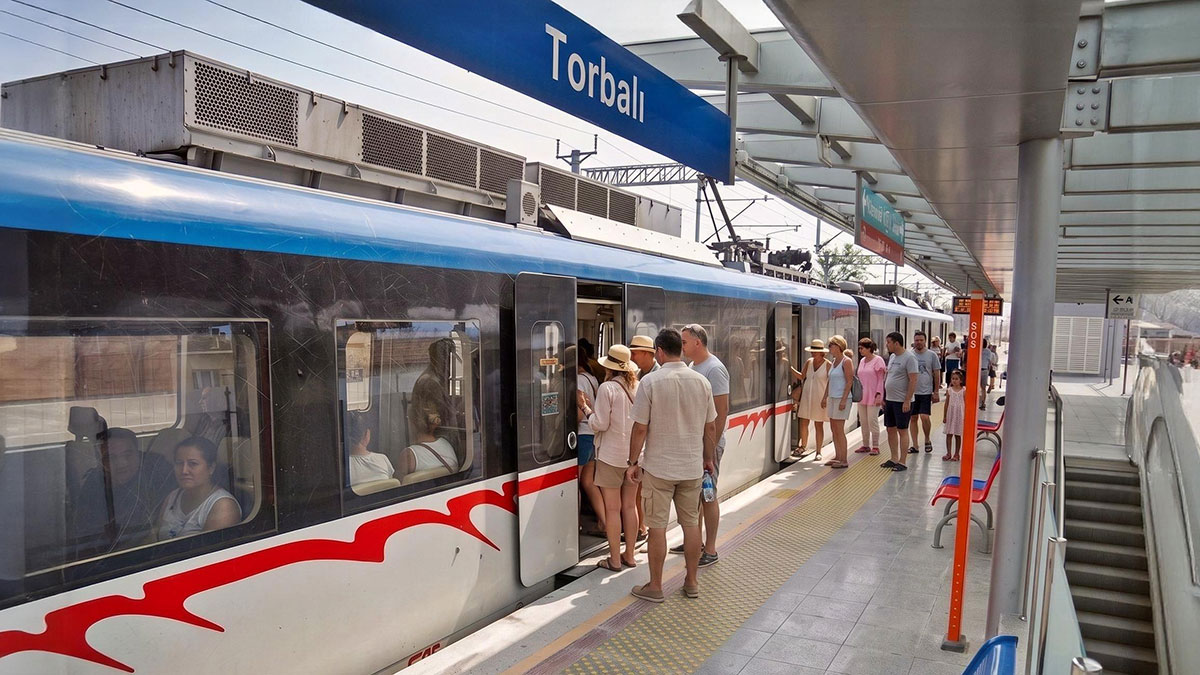 Vagonlardaki klima israfına son: İZBAN'da tren kapıları otomatik açılmayacak