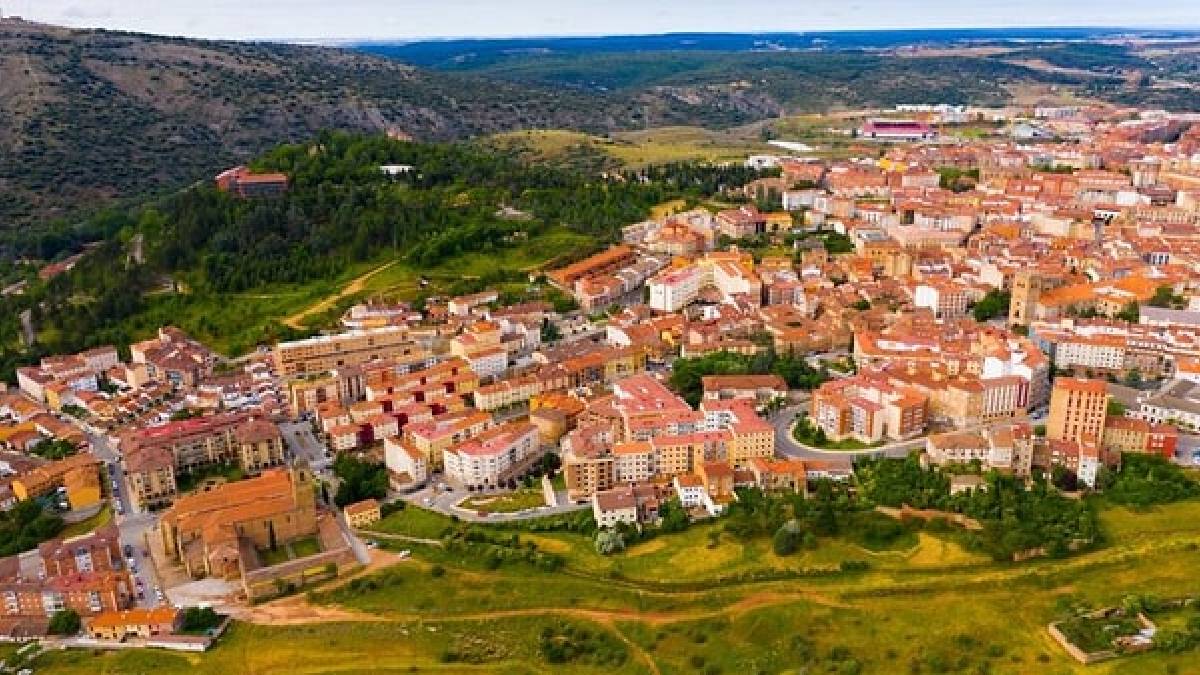 Yerleşenin evi de işi de hazır! Arenillas Köyü yeni sakinlerine hepsini ücretsiz sunuyor