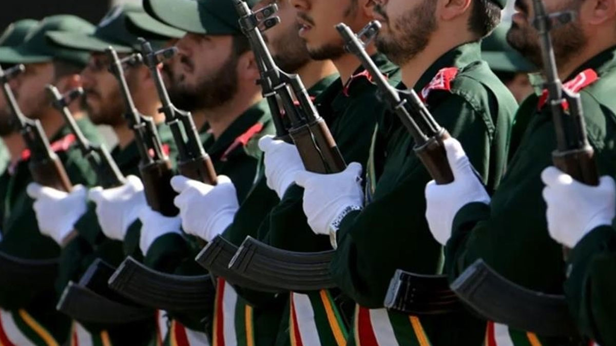 İran'dan karşı atak! Körfez'deki ABD tesislerini vurdu