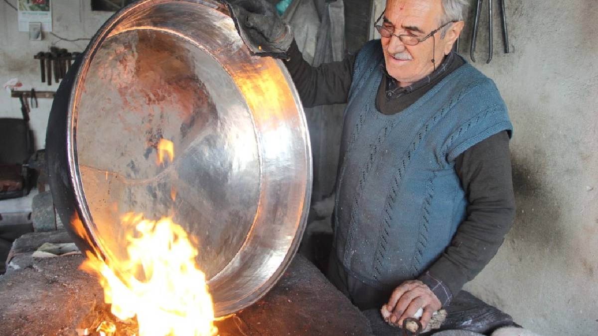 10 yaşında başladı yarım asrı geride bıraktı! Mesleği için resmen zamana direniyor