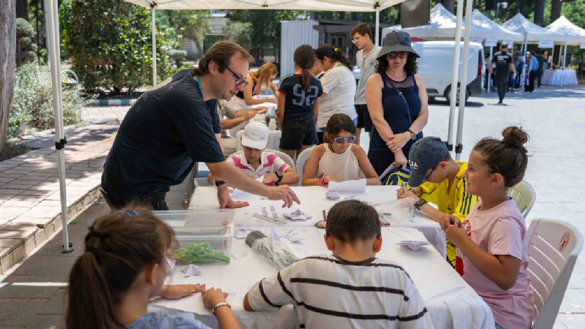 Genç mucitler Süper Novaların izinde Büyükpark’ta buluştu